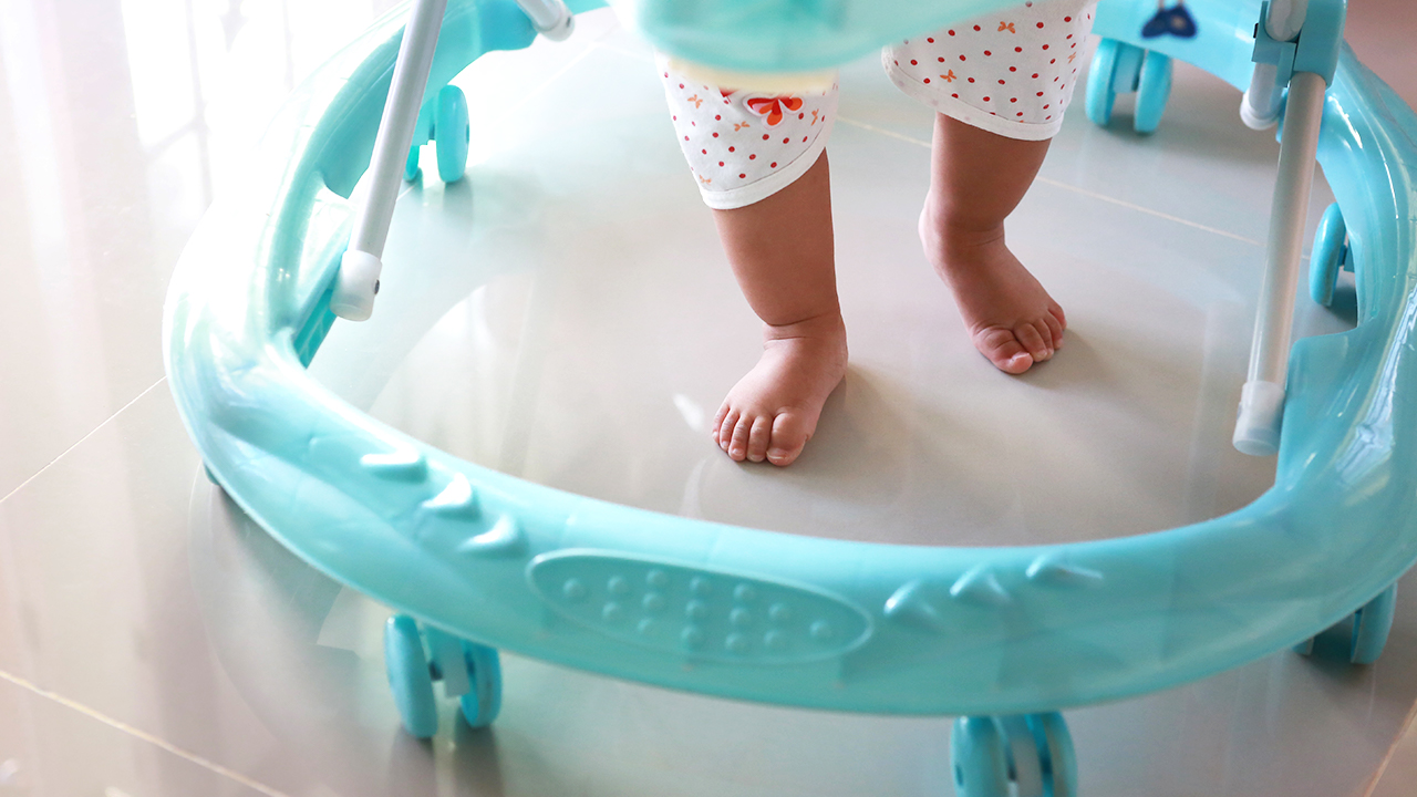are baby walkers safe for development